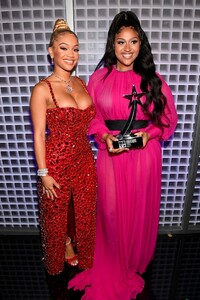 saweetie-bet-awards-2021-12.thumb.jpg.f0e900383266b3da2d13556f4b6f0d80.jpg