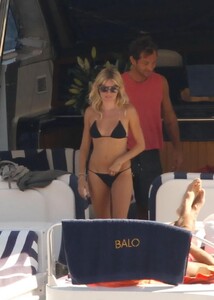sienna_miller_12.jpg