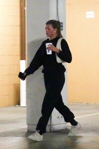 sofia-richie-in-all-black-out-in-beverly-hills-10-08-2021-0.thumb.jpg.0a0b4848c1071a08c588708cefe1386b.jpg