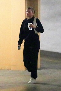 sofia-richie-in-all-black-out-in-beverly-hills-10-08-2021-3.thumb.jpg.cc54b3c1b7aa207420aa6e3dfa8d9b8d.jpg