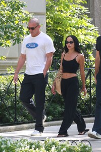 zoe-kravitz-and-channing-tatum-out-at-central-park-08-27-2021-6.jpg