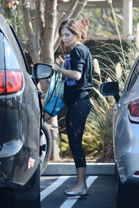 zooey-deschanel-in-leggings-los-angeles-09-16-2019-6.jpg