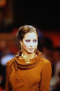 1107143844_DiorHCFall1994(21).thumb.jpg.5e9864cdf0dd7e82989d6ff2108deaf4.jpg