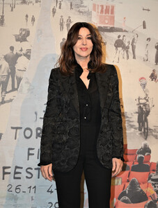 Monica Bellucci poses during a photocall for the 39th edition of the Torino Film Festival  2021 01.jpg