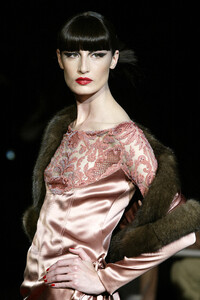 1478000507_Valentino2003HauteCouture286.thumb.jpg.e8e1129098e49fb31af0b10f36f24000.jpg