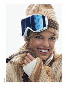 2021-12-18 Elle Italia-page-004.jpg