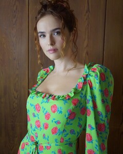 208040250_zoeydeutch-20210514-0005.jpg