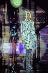 260505063_atelier-versace-spring-1996(3).thumb.jpg.c8a22287a16831e31af151951d251446.jpg