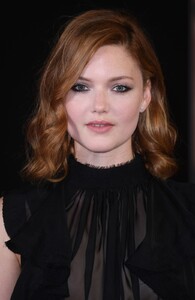 holliday-grainger-my-cousin-rachel-1.jpg