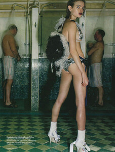vogue_uk_may_2008_natalia_(8).thumb.jpg.92b08fed660fe21f96bc959cd18c6ae3.jpg