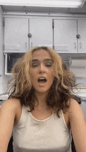 zoey-deutch-hair-sep-00.gif