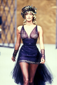 116577994_Chanel1993HauteCouture241FW.thumb.jpg.9a82dc09e173c6fa543cfc91c62ca6ba.jpg