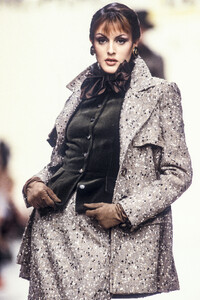 1218449717_PierreBalmain1993WomenRTW25.thumb.jpg.3d43556c7e1b9bd27461a49142c39dd9.jpg