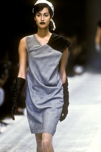 1357916464_CommedesGarcons1991WomenRTW6.thumb.jpg.6e3263ae1339b7cee3df340f160221c3.jpg