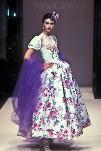 1403124140_NinaRicci1997HauteCouture95.thumb.jpg.86d81de0da87e88fc35b5c8ce7b7b8a4.jpg