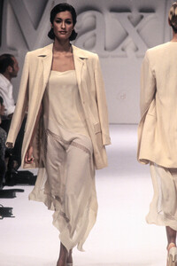 1469852235_MaxMara1995WomenRTW73.thumb.jpg.f308d7471a6475d69ca48effa9adddd8.jpg