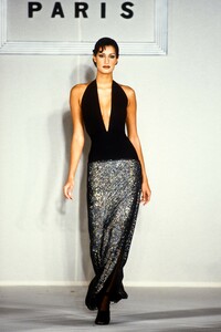 158400445_HerveLeger1993WomenRTW34.thumb.jpg.f5abb6c575d85d9a7f421786343e0c42.jpg