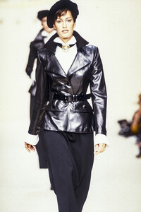 1589713237_PierreBalmain1993WomenRTW50.thumb.jpg.f0112ea07b7a55c2ef9f59090e4b02db.jpg
