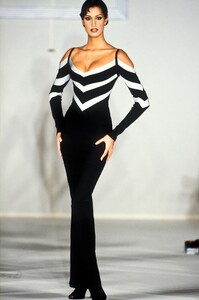 1640372059_HerveLeger1993WomenRTW61.thumb.jpg.b1b704d276d1757c012efbe78265cc46.jpg