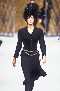 1643056994_Chanel1993HauteCouture108FW.thumb.jpg.6e6be0d1bafa1be81126d291ecc6c377.jpg