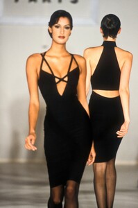 1764076296_HerveLeger1993WomenRTW99.thumb.jpg.ff499650d3d2ab212f7ac58a1de302a5.jpg