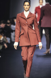 1876924535_Lanvin1993WomenRTW50.thumb.jpg.d18b40d0c9efc149cb8a4dfb4c1dfba0.jpg