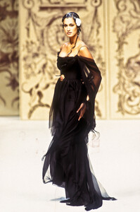 1909716925_Chanel1993HauteCouture107.thumb.jpg.b13e83f07dcc998efe4147ca1f594bd3.jpg