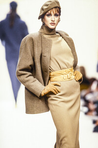 2084518137_PierreBalmain1993WomenRTW58.thumb.jpg.0d381498c3609b3aec9f2ca2c3fd7597.jpg