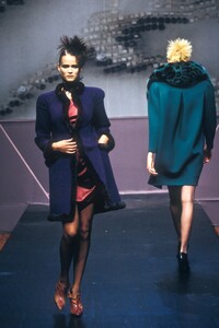 219891677_Valentino1997HauteCouture23.thumb.jpg.6643feb0b3536e24466abd8935131100.jpg