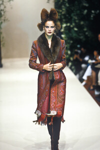 507109292_PierreBalmain1997HauteCouture21.thumb.jpg.aefce838fcf493981a6f98c80d969119.jpg