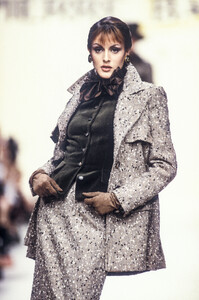 710374709_PierreBalmain1993WomenRTW24.thumb.jpg.7162381f93add1dd653ff6c4c3fbe1d7.jpg