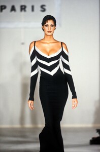 81166462_HerveLeger1993WomenRTW62.thumb.jpg.aa4f5d03ae5c2479c44e77e8aa0e3087.jpg