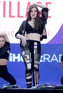 Hailee-Steinfeld-12-1.jpg