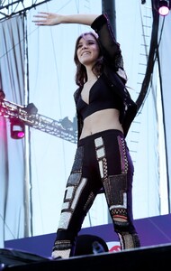 Hailee-Steinfeld-15-1.jpg