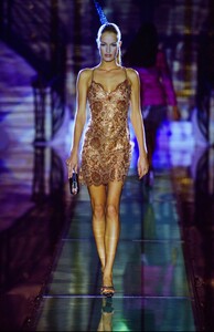 atelier-versace-ss-96-1.thumb.jpg.c2c0888978dc106c2ed1c8703439e8ba.jpg