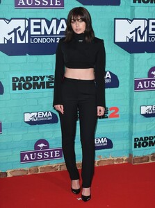 charli-xcx-mtv-emas-1.jpg