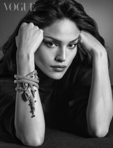 eiza-gonzalez-for-vogue-magazine-mexico-february-2022-10.jpeg