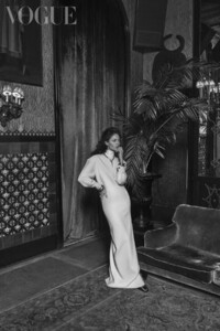 eiza-gonzalez-for-vogue-magazine-mexico-february-2022-2.jpeg
