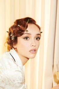 olivia-cooke-vogue-008.jpg