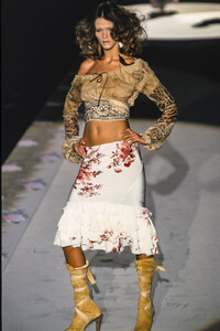 roberto-cavalli-ss-2002-15.thumb.jpg.5d1dd05a09d35e7f7b9d62753d03d0ba.jpg