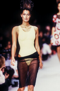 1002623929_KarlLagerfeld1994WomenRTW51.thumb.jpg.cebccee29075f4140cea99e2633f0131.jpg