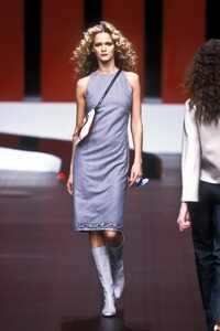 1056525360_Valentino1999WomenRTW162.thumb.jpg.8f04c637973700ed846b14f40643a6c9.jpg