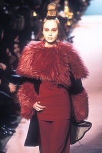 1256273211_JeanPaulGaultier1996WomenRTW50.thumb.jpg.513086dfe98714457824913bf80a7a69.jpg