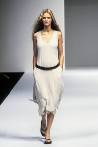 1436609255_MaxMara1999WomenRTW41.thumb.jpg.a914507e229ebc7a8c1f8923d722517d.jpg