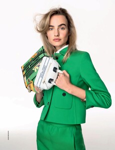 2022-02-24 Elle Italia-page-010.jpg