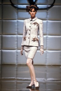 1683594499_Valentino1995HauteCouture16.thumb.jpg.56aae8da75dfaf8e90098dfd96989acb.jpg