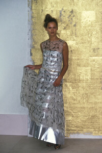 1700537078_Chanel1998HauteCouture46.thumb.jpg.98b815a7826b68f8200eb48487317848.jpg
