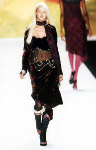 1738931236_AnnaSui2000WomenRTW50.thumb.jpg.7af4053c739b853cc0b0f6cb9ea3c231.jpg