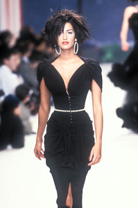 1870075127_Chanel1995HauteCouture123.thumb.jpg.5885bb4019a7fe68338d66f7b23bc704.jpg