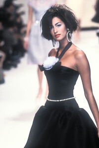 303648995_Chanel1995HauteCouture117.thumb.jpg.fa9a2bcbdd267523926341c1aba11aa5.jpg